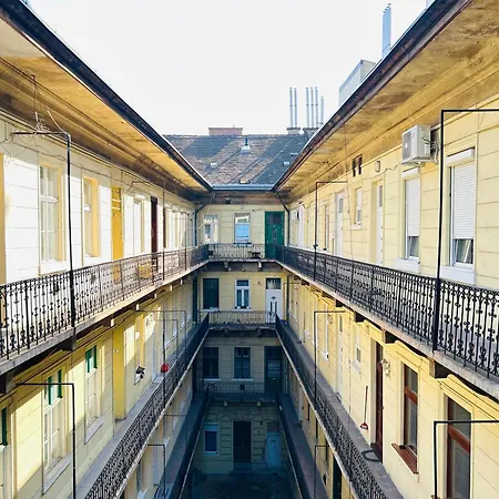 Rákóczi Boulevard 47 *