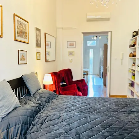 Rakoczi Boulevard 47 *