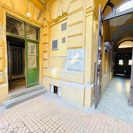 Rákóczi Boulevard 47 *