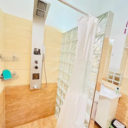 Rakoczi Boulevard 47 *